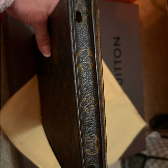 Louis Vuitton iPad case - Picture 12 of 16